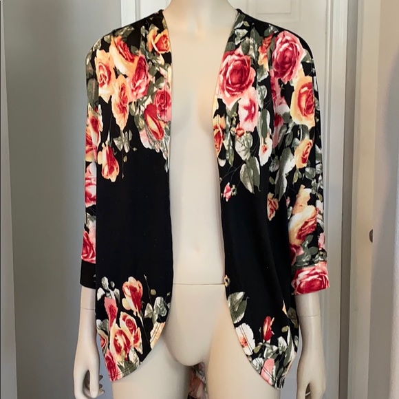 Mauve Sweaters - NWOT Boutique Floral cardigan